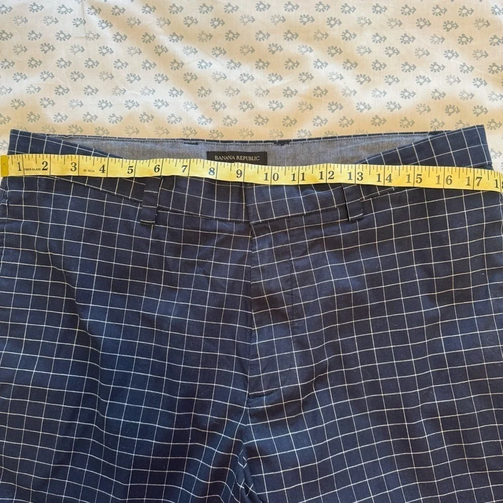 Banana Republic Men's Aiden Club Navy and White Checkered Size 34 Shorts